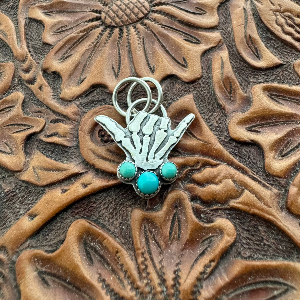 Turquoise Hang Loose Pendant (round)