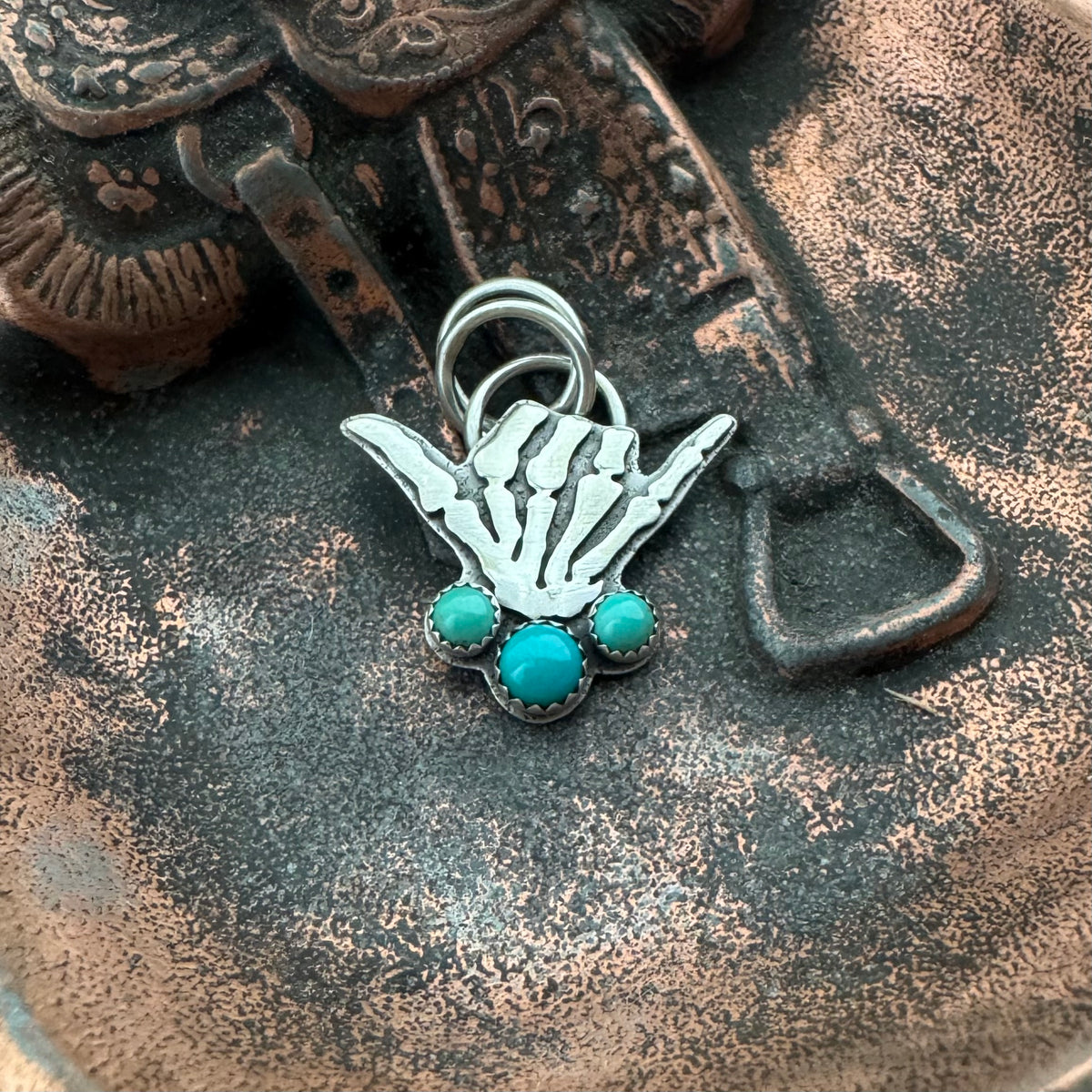 Turquoise Hang Loose Pendant (round)