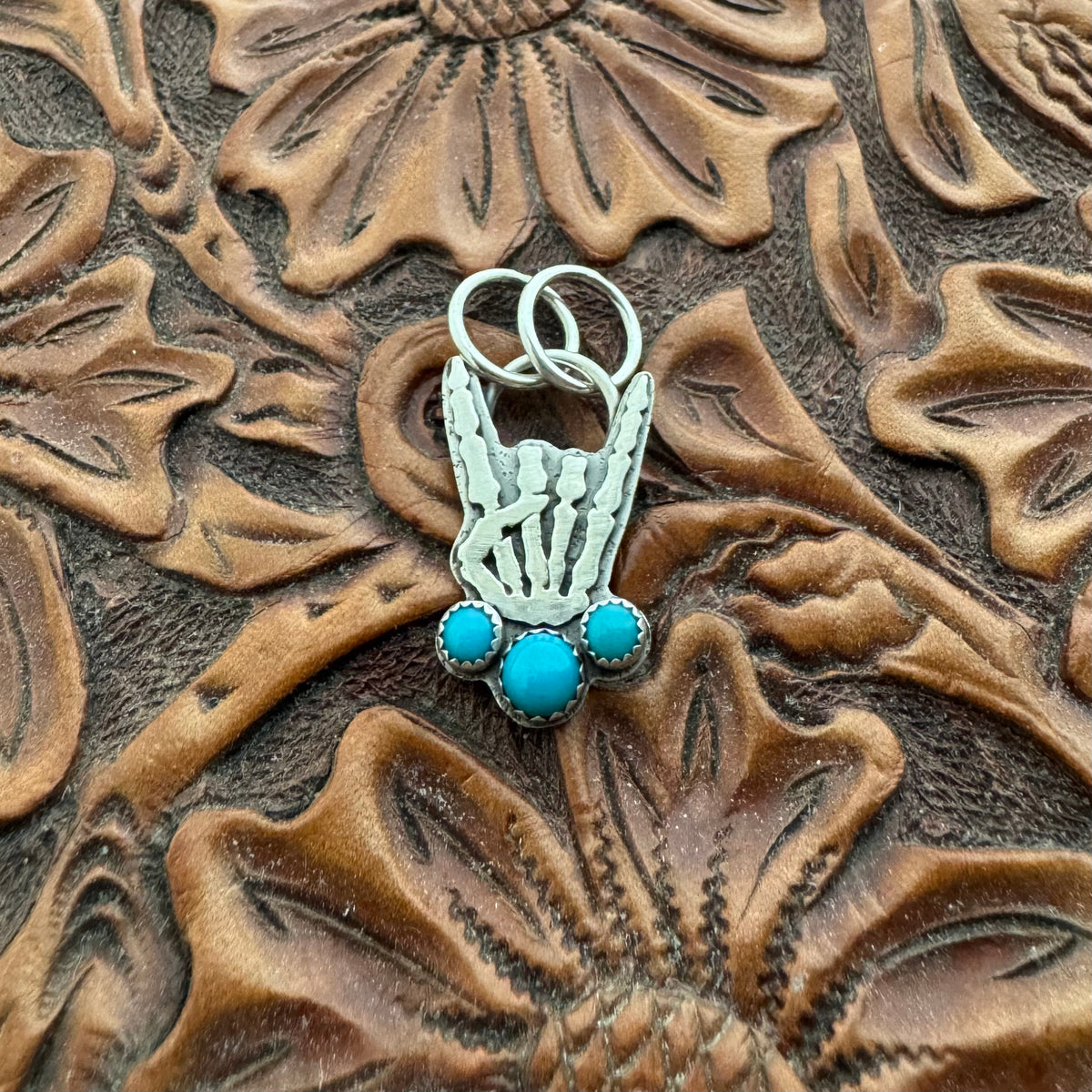 Turquoise Rock On Pendant (round)
